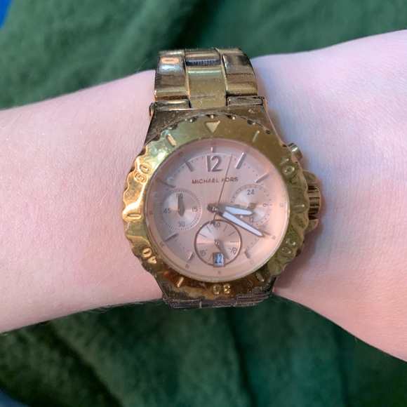 Scratched Michael Kors watch - Picture 2 of 4